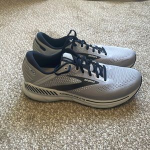 Brooks Adrenaline GTS SIZE: 11.5 2E